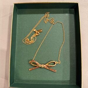 Elegant Gold Bow Necklace